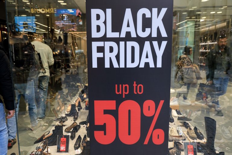 Black Friday 2025: Γιατί στην Ελλάδα σπανίζουν οι μεγάλες εκπτώσεις