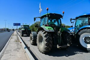 Αγρότες: Παγιδευμένη στα μπλόκα η κυβέρνηση