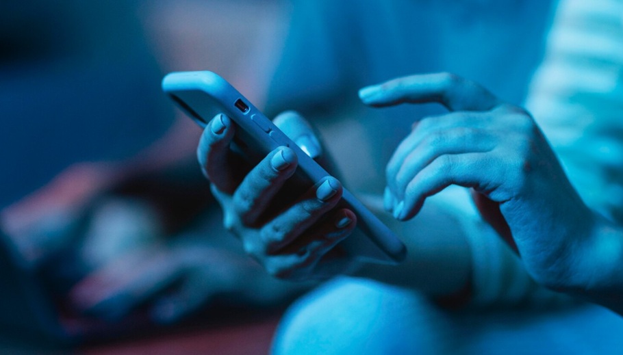 Πώς αντιδρούν τα chatbots, όταν απειλούνται ότι θα βγουν από την πρίζα