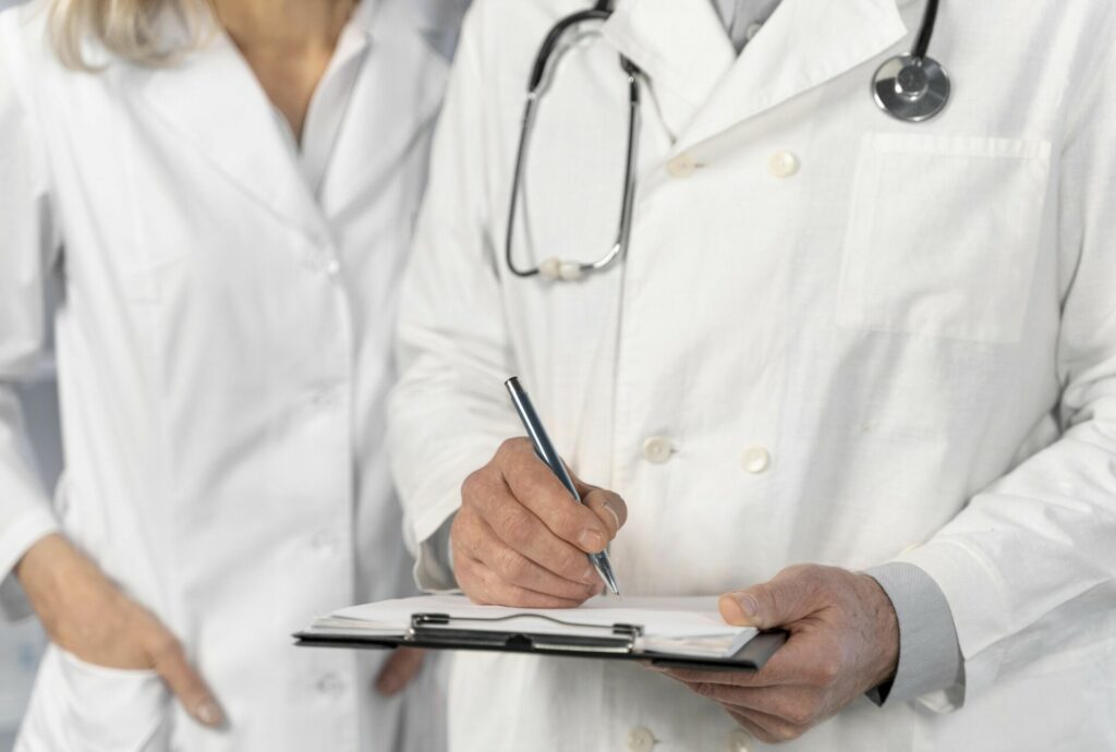 Γιατροί, δικηγόροι ηλεκτρολόγοι, υδραυλικοί με εισοδήματα φτώχειας: Αναλυτικοί πίνακες