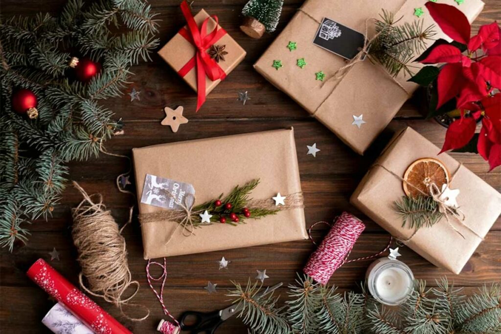 Δώρο Χριστουγέννων 2025: Μόνο με τραπεζική εντολή, τι ισχύει με τα μετρητά