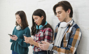 Πώς να χρησιμοποιούμε την AI χωρίς να σταματήσουμε να σκεφτόμαστε