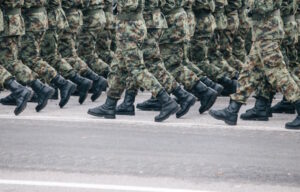 Ένοπλες Δυνάμεις: Συνελήφθη Έλληνας στρατιωτικός για διαρροή μυστικών πληροφοριών