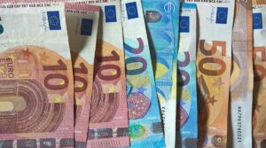 Επίδομα 250 ευρώ: Τι ώρα μπαίνει στα ΑΤΜ τη Δευτέρα