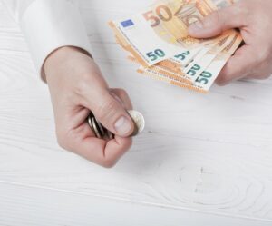 Επίδομα 250 ευρώ: Ποιοι κόβονται, όλα τα κριτήρια