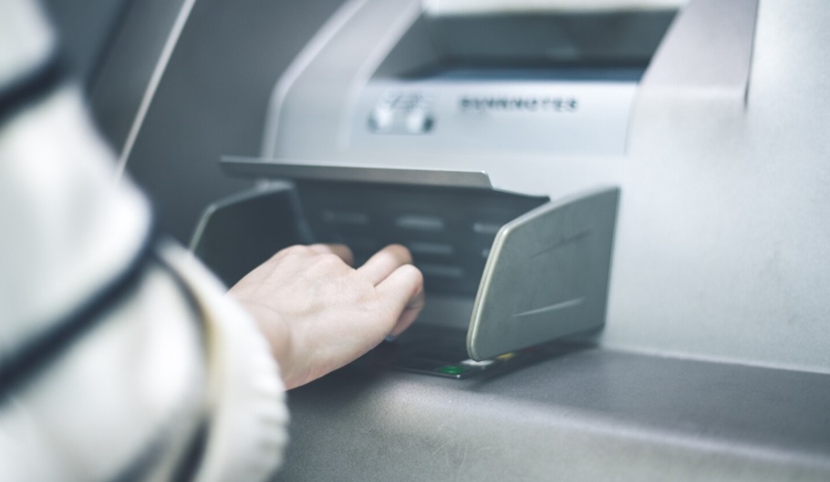 Επίδομα 500 ευρώ: Πότε εμφανίζεται στα ΑΤΜ, ποιοι το παίρνουν