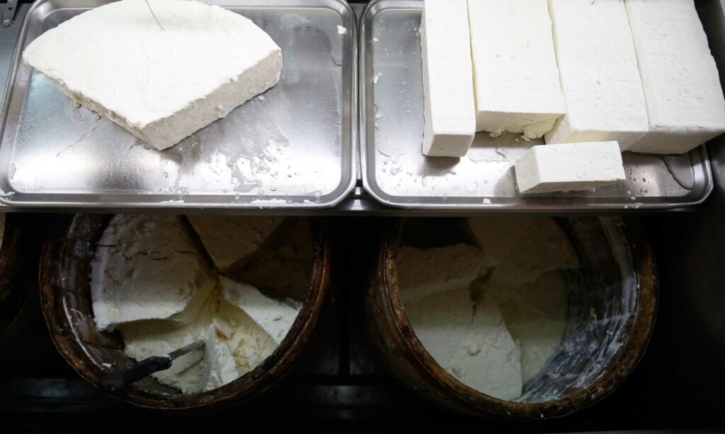 Σε οριακό σημείο η κτηνοτροφία, έρχονται νέες αυξήσεις σε φέτα και πρόβειο γιαούρτι