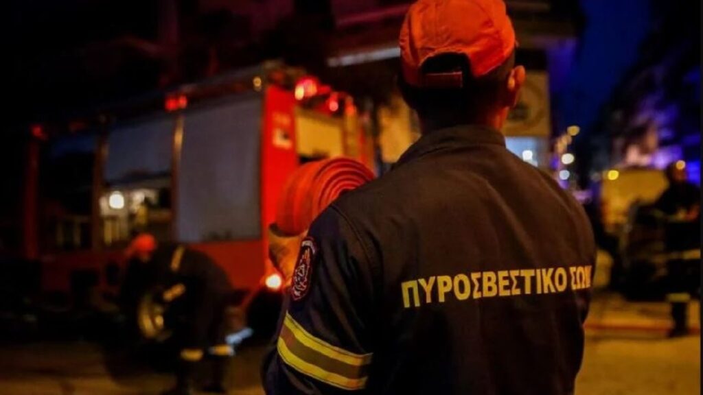 Φωτιά στη Μαρίνα Ζέας: Κάηκαν σκάφη μετά την πυρκαγιά