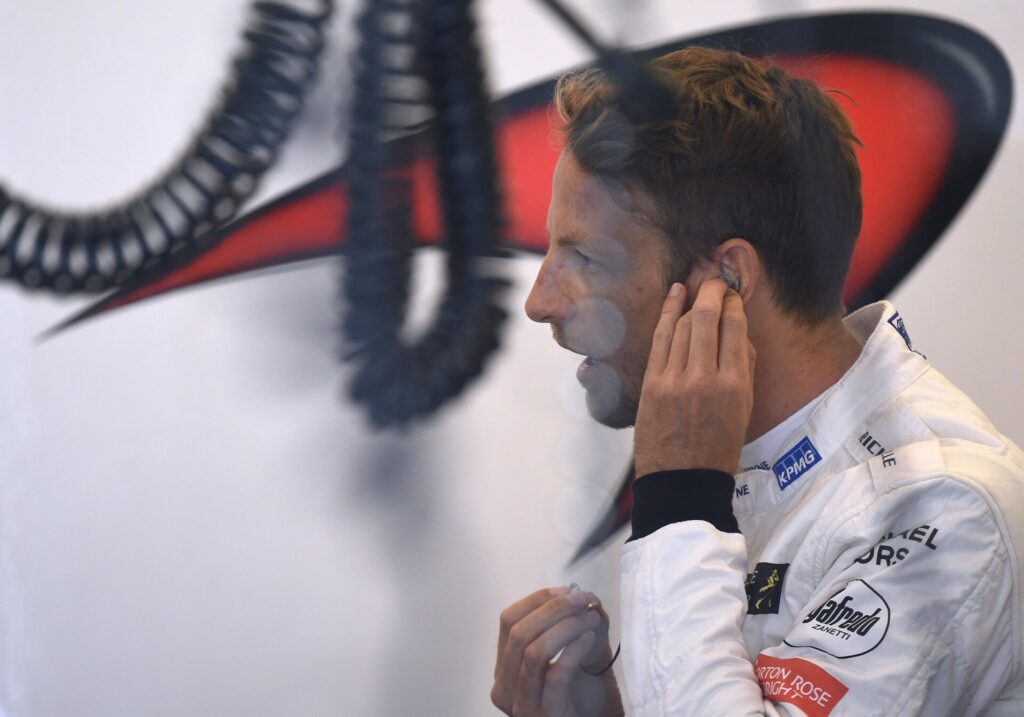 Formula 1: Κρέμασε κράνος και γάντια ο Jenson Button