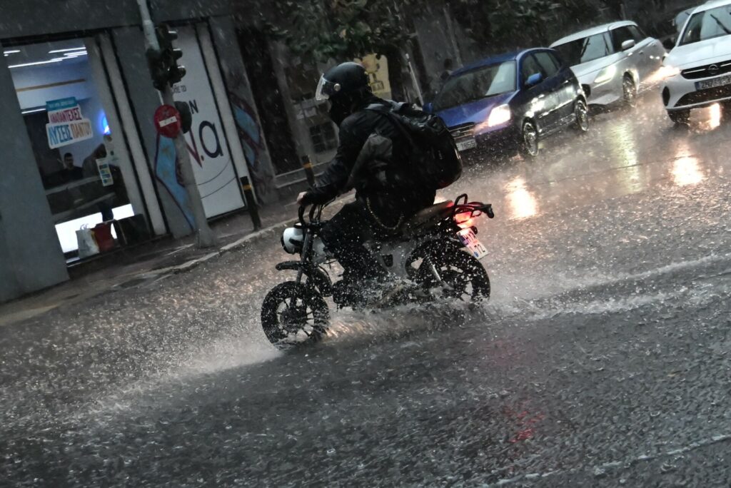 Κακοκαιρία Adel: Μέχρι πότε καταιγίδες στην Αττική, η νέα πρόγνωση ΕΜΥ