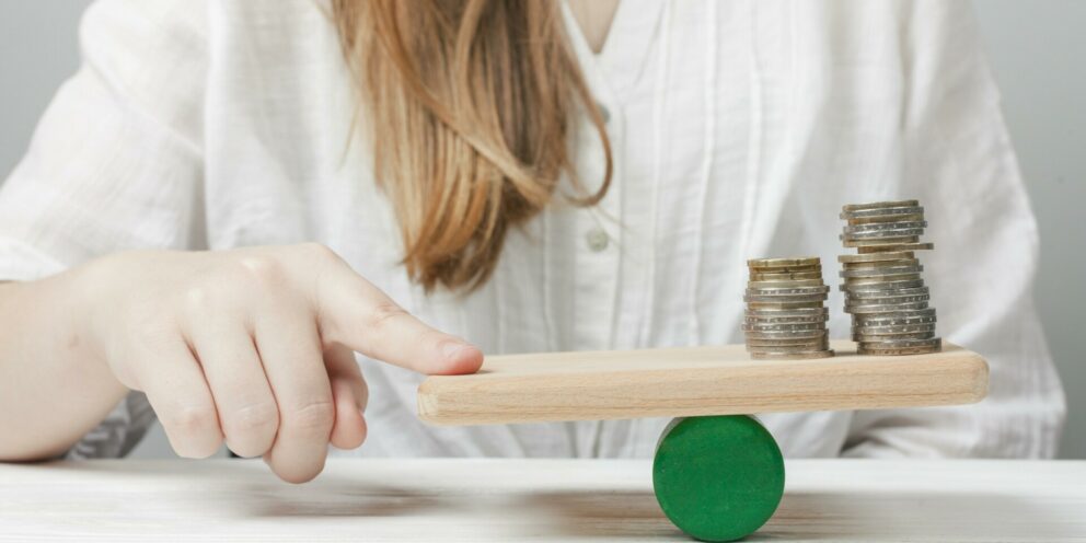Στα σκαριά 1.000 ευρώ κατώτατος μισθός από τις αρχές του 2027