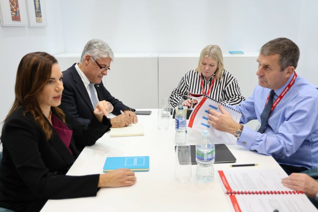 WTM: Νέους προορισμούς στην Ελλάδα αναζητούν οι Βρετανοί, αυξάνουν τις πτήσεις οι tour operators