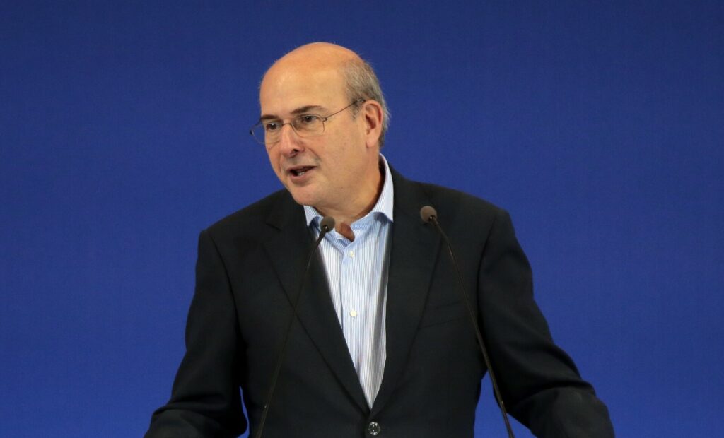 Οι άνθρωποι του Χατζηδάκη που μπαίνουν στο στόχαστρο, η “θυσία” του Τσιάρα, ο πόλεμος στην αυτοδιοίκηση, ο ΟΤΕ και οι 211 συμβάσεις για έργα τεχνολογίας