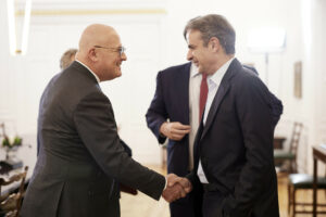 Συνάντηση Μητσοτάκη & Μπουζνά στο Μέγαρο Μαξίμου