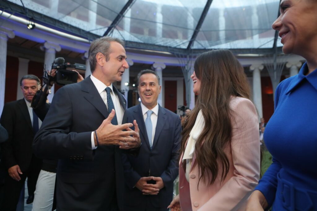 Τα τραπεζώματα Κυριάκου στους γαλάζιους βουλευτές, το δείπνο στην πρωθυπουργική κατοικία, η κολλημένη βελόνα του ΠΑΣΟΚ και ο… προβληματικός Ηλεκτρονικός Φάκελος Υγείας