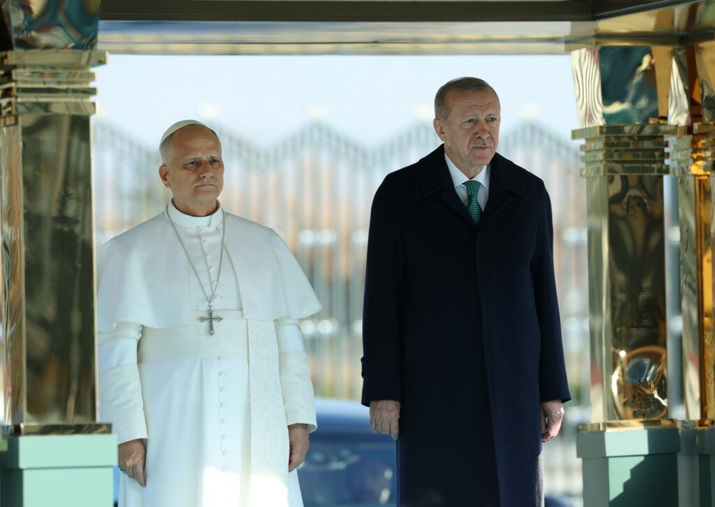 Ο Πάπας Λέων προειδοποιεί για συρράξεις που θέτουν σε κίνδυνο την ανθρωπότητα