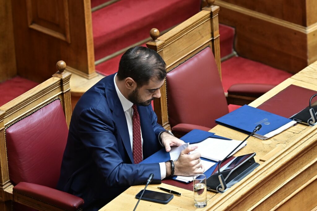 Βιβλίο Τσίπρα: Το ειρωνικό σχόλιο Μαρινάκη για τη “Ρίγα της Εσθονίας”