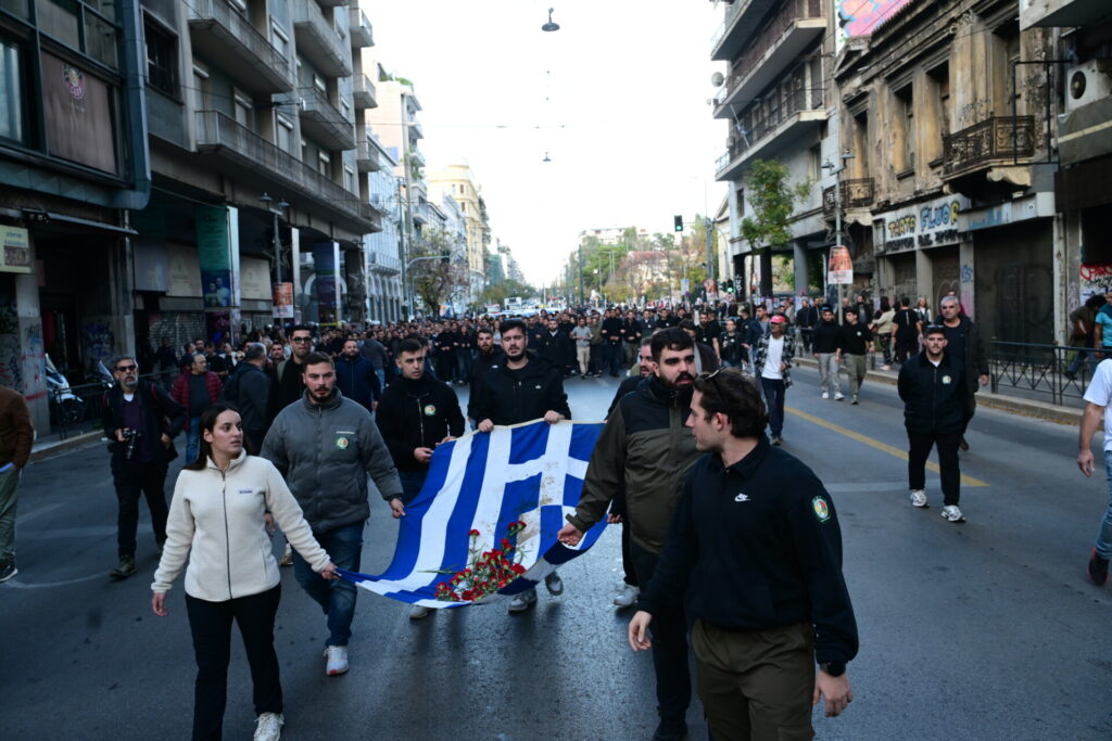Πολυτεχνείο: Σε εξέλιξη η πορεία και οι εορτασμοί, 19 προσαγωγές από την ΕΛΑΣ