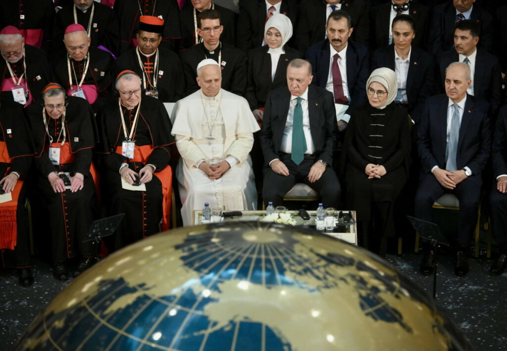 Ιστορική επίσκεψη Πάπα Λέοντος ΙΔ’ στην Τουρκία, συνάντηση με Ερντογάν