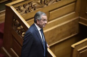 Η ασθενής μνήμη και το αυτογκόλ Σαμαρά, το δίδυμο του ΠΑΣΟΚ για το Επικρατείας, τα κατορθώματα Βάρρα και οι επαφές Στάσση για το mega data center της Κοζάνης