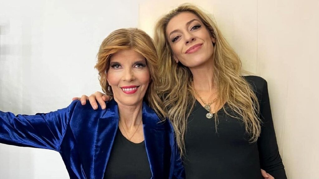 Φρόσω Στυλιανού & The AlternaDivas – “Αυτά που δεν πρέπει”