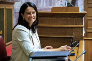 Κεραμέως: Βασικοί μισθοί έως 1.100 ευρώ σε τουρισμό και εστίαση με τη νέα Συλλογική Σύμβαση