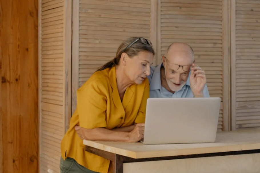 Αυξήσεις στις συντάξεις το 2026: Ποιοι συνταξιούχοι κερδίζουν έως 880 ευρώ τον χρόνο