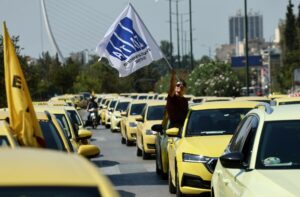 Απεργία ταξί: Γιατί αντιδρούν οι οδηγοί στην ηλεκτροκίνηση