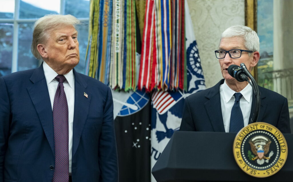 Να σκάσω ή να “γλύψω”; Το δίλημμα των CEOs απέναντι Donald Trump