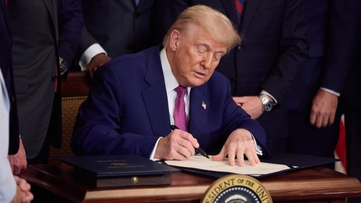 ΗΠΑ: Tέλος του shutdown αλλά μακρά η επιστροφή στην κανονικότητα