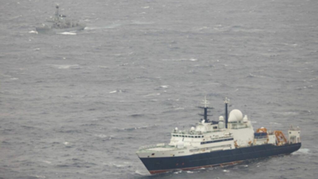 Ρωσικό κατασκοπευτικό στις ακτές της Βρετανίας “τεστάρει” το ΝΑΤΟ