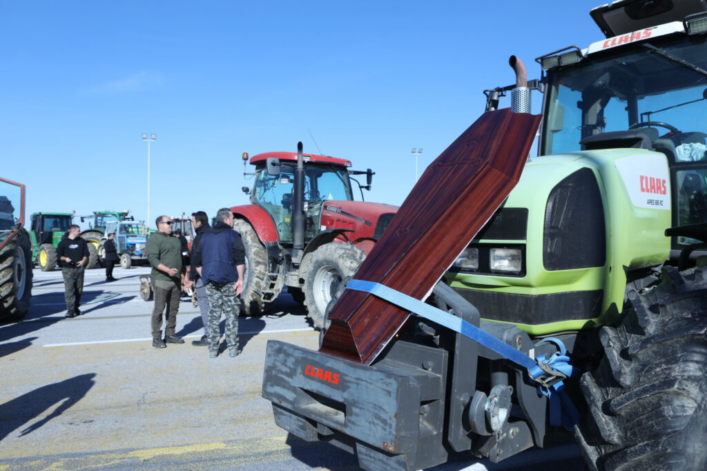 Mπλόκα: Δεν κάνουν βήμα πίσω οι αγρότες, η συνέλευση για τις επόμενες κινήσεις τους