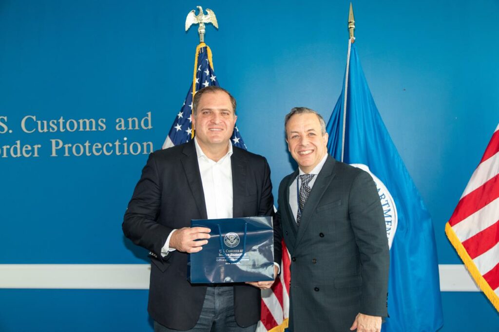 Πιτσιλής: Συνάντηση με τον επικεφαλής Υπηρεσίας Τελωνείων και Προστασίας Συνόρων των ΗΠΑ