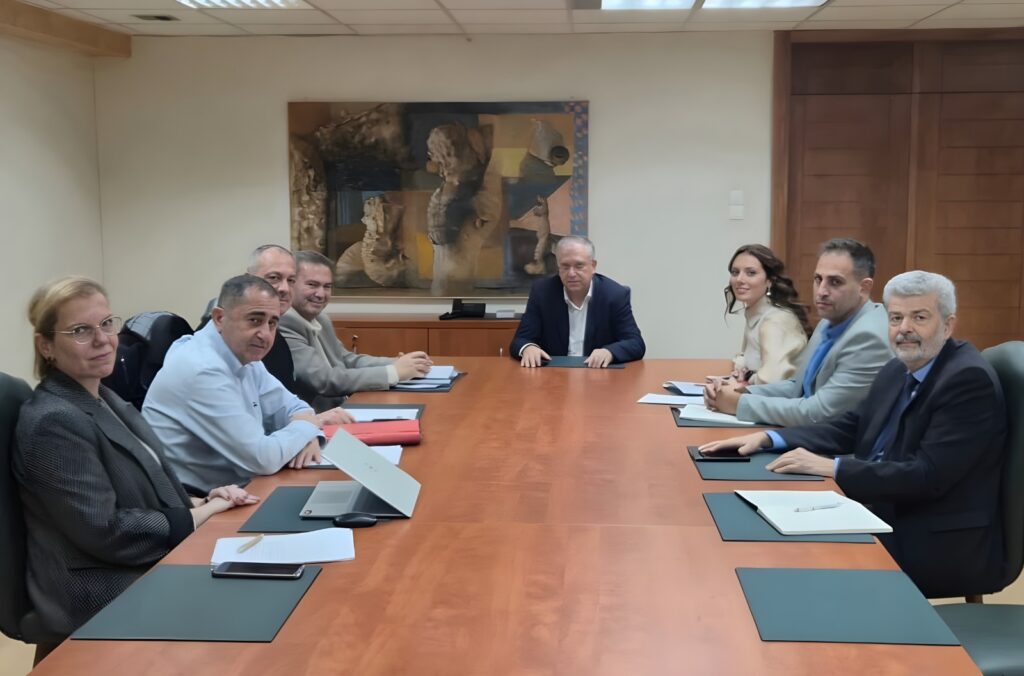 Οδικές μεταφορές: Συνάντηση φορέων με Υπουργό Ανάπτυξης για ανανέωση στόλου