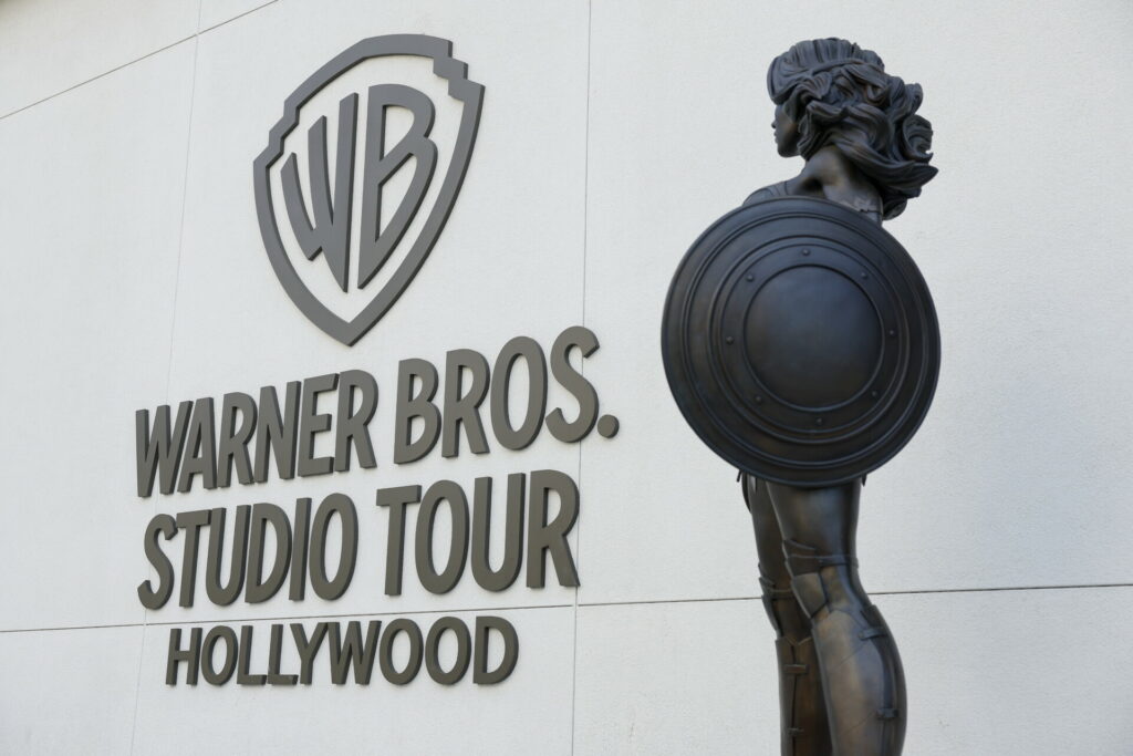 Τα politics πίσω από τη μάχη εξαγοράς της Warner Bros