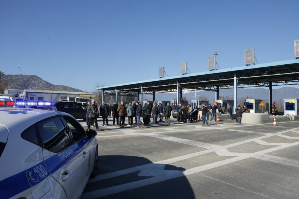 Μετ’ εμποδίων η επιστροφή των εκδρομέων, ουρές χιλιομέτρων