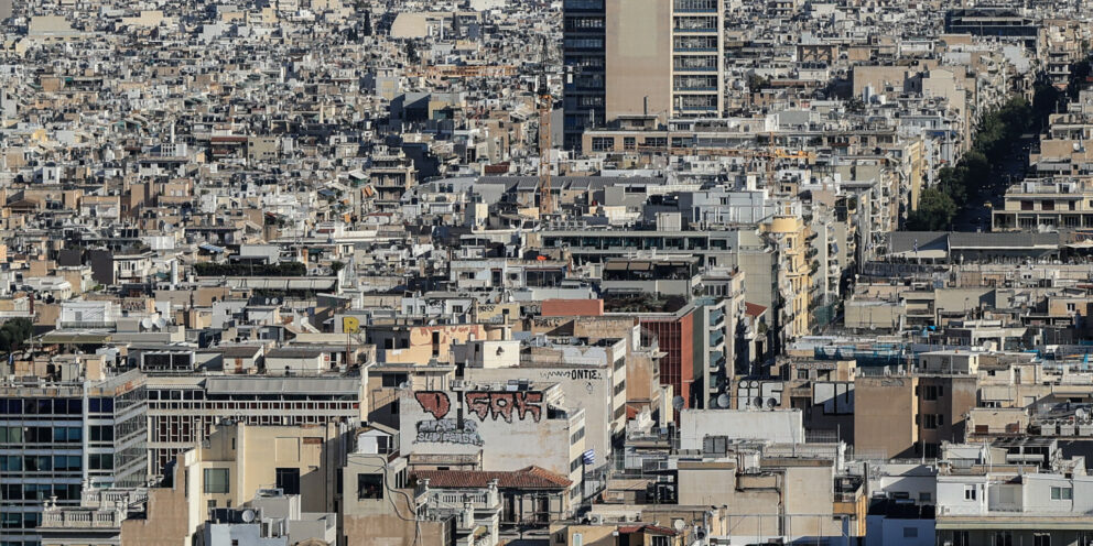 Αρρύθμιστα χρέη, ακίνητα στο σφυρί: Το νέο κύμα πλειστηριασμών από την ΑΑΔΕ