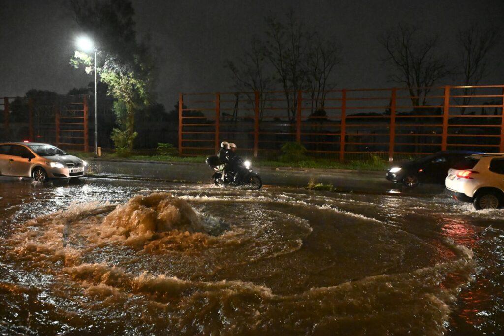 Κακοκαιρία Byron: Σφοδρά φαινόμενα τη νύχτα, τι προβλέπεται για την Παρασκευή