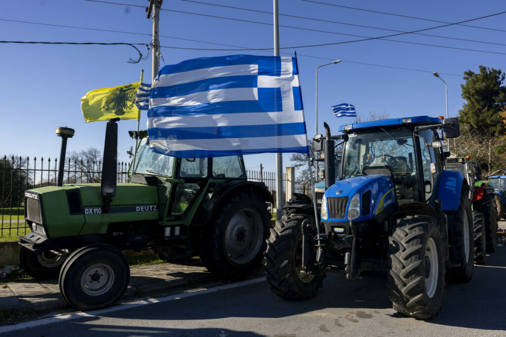 Μπλόκα αγροτών: Κλιμάκωση σε όλη τη χώρα και διεργασίες για πανελλαδική σύσκεψη