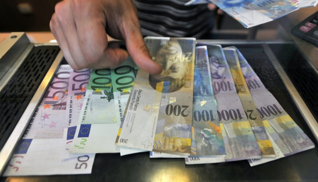 Δάνεια σε ελβετικό φράγκο: Καθ’ οδόν για τη Βουλή η ρύθμιση, τι πρέπει να γνωρίζουν οι δανειολήπτες