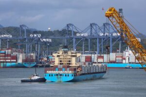 Διώρυγα Παναμά: “Χρυσές” οι διελεύσεις, πλοία πληρώνουν εκατομμύρια για προτεραιότητα