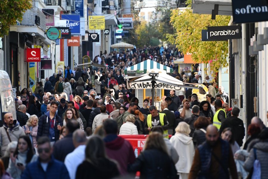 Εορταστικό ωράριο Χριστουγέννων 2025: Τι ώρα θα κλείσουν τα καταστήματα το Σάββατο 20 Δεκεμβρίου