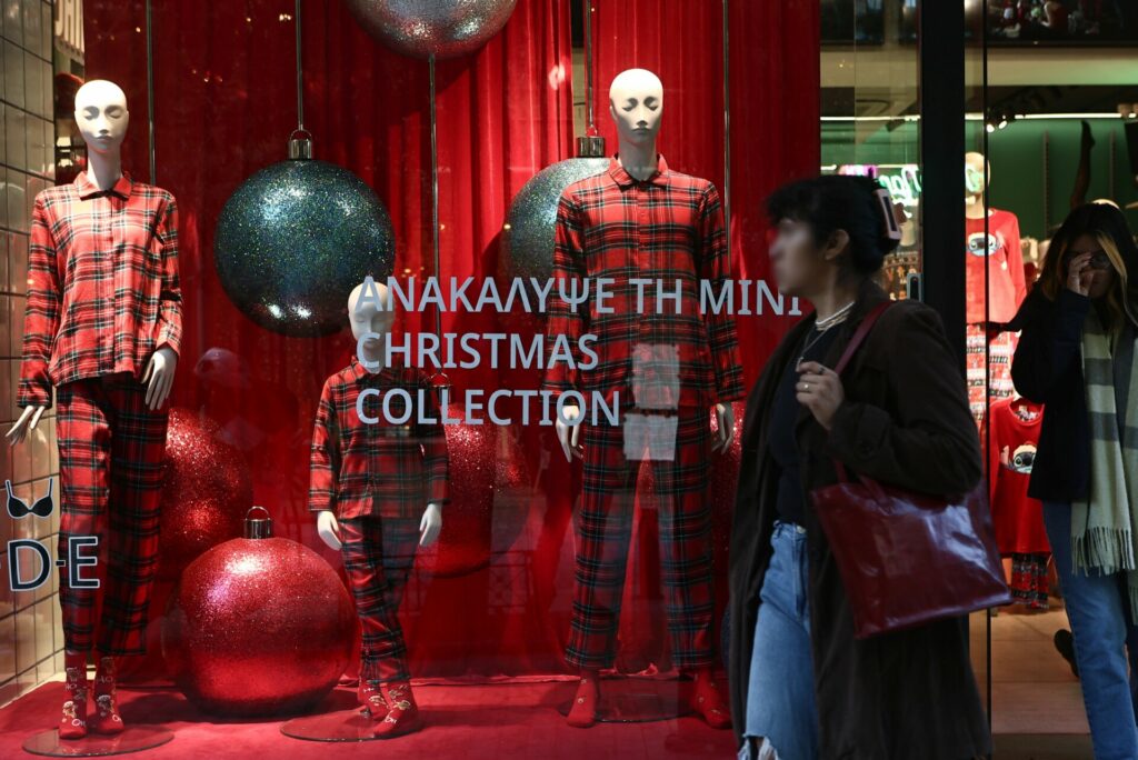 Εορταστικό ωράριο Χριστουγέννων 2025: Τι θα είναι ανοιχτό σήμερα Κυριακή 14 Δεκεμβρίου