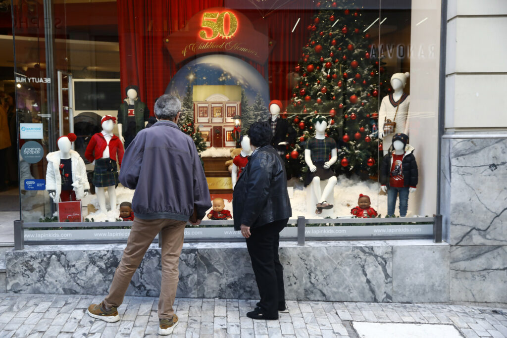 Εορταστικό ωράριο Χριστουγέννων 2025: Πότε θα ανοίξουν τα καταστήματα το Σάββατο