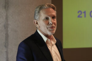 Ο αιφνιδιασμός με Γερουλάνο, η πρόσκληση του Τσίπρα στην Ντόρα, τα νεότερα για την έπαυλη στο Ψυχικό και η συμμαχία Συγγελίδη – Μυτιληναίου