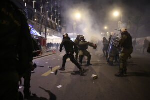 Επέτειος μνήμης Γρηγορόπουλου: Επεισόδια στην Αθήνα, άνοιξαν οι σταθμοί Μετρό Σύνταγμα & Πανεπιστήμιο