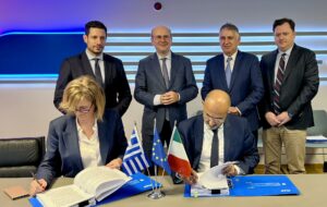 Χατζηδάκης: Συμφωνία Hellenic Train με Alstom για 23 νέους σιδηροδρομικούς συρμούς έως το 2027