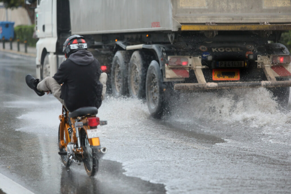 Καιρός: Βροχές και καταιγίδες τα Χριστούγεννα – Ποιες περιοχές θα χτυπήσουν