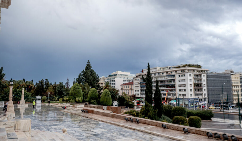 Καιρός: Χριστούγεννα με ισχυρές βροχές και καταιγίδες