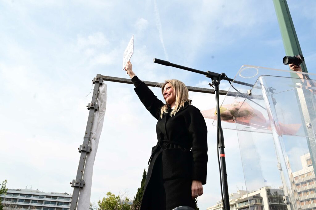 Οι κυκλωτικές κινήσεις Τσίπρα στην Καρυστιανού, τι σκοπεύει να κάνει το CVC με το ποσοστό του στη ΔΕH και τα δύσκολα που τώρα ξεκινούν για τη Βουλγαρία που μπαίνει στο ευρώ